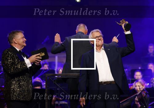 Amsterdam 12 september 2025
Uitreiking Cinemusic Rembrandt Oeuvre Award - tijdens The Night Of Cinemusic in het Concertgebouw. Jeroen Krabbe krijgt Ouvre prijs uit handen van Rene Mioch .