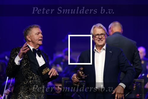 Amsterdam 12 september 2025
Uitreiking Cinemusic Rembrandt Oeuvre Award - tijdens The Night Of Cinemusic in het Concertgebouw. Jeroen Krabbe krijgt Ouvre prijs uit handen van Rene Mioch .