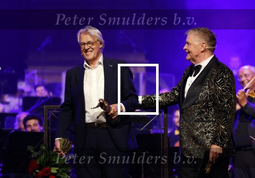 Amsterdam 12 september 2025
Uitreiking Cinemusic Rembrandt Oeuvre Award - tijdens The Night Of Cinemusic in het Concertgebouw. Jeroen Krabbe krijgt Ouvre prijs uit handen van Rene Mioch .