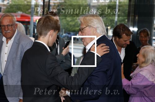 Amsterdam 12 september 2025
Uitreiking Cinemusic Rembrandt Oeuvre Award - tijdens The Night Of Cinemusic in het Concertgebouw. Jeroen Krabbe krijgt Ouvre prijs uit handen van Rene Mioch . Jeroen Krabbe met familie