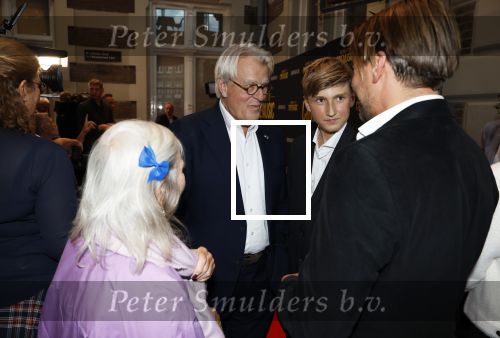 Amsterdam 12 september 2025
Uitreiking Cinemusic Rembrandt Oeuvre Award - tijdens The Night Of Cinemusic in het Concertgebouw. Jeroen Krabbe krijgt Ouvre prijs uit handen van Rene Mioch . Jeroen Krabbe met familie