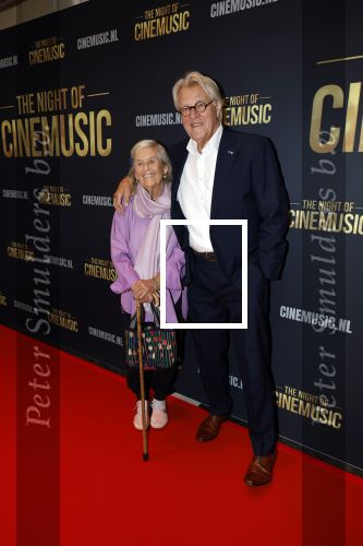 Amsterdam 12 september 2025
Uitreiking Cinemusic Rembrandt Oeuvre Award - tijdens The Night Of Cinemusic in het Concertgebouw. Jeroen Krabbe krijgt Ouvre prijs uit handen van Rene Mioch . Jeroen Krabbe met zijn vrouw Herma