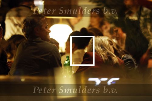 Amsterdam 11 september 2025
Linda de Mol Jeroen Rietbergen Noa Vahle Julian Vahle en zijn vriendin Chelsea Weimar zijn gezellig uitetetn in de nieuwe Hotspot van Amsterdam Restaurant Toet . Ook Ruud Gullit en zijn vriendin Karin de Rooij waren aanwezig .
