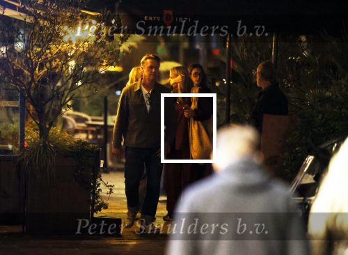 Amsterdam 11 september 2025
Linda de Mol Jeroen Rietbergen Noa Vahle Julian Vahle en zijn vriendin Chelsea Weimar zijn gezellig uitetetn in de nieuwe Hotspot van Amsterdam Restaurant Toet . Ook Ruud Gullit en zijn vriendin Karin de Rooij waren aanwezig .