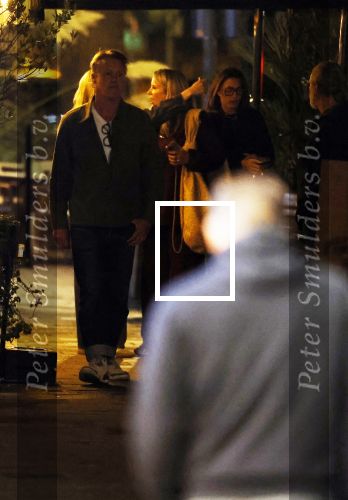 Amsterdam 11 september 2025
Linda de Mol Jeroen Rietbergen Noa Vahle Julian Vahle en zijn vriendin Chelsea Weimar zijn gezellig uitetetn in de nieuwe Hotspot van Amsterdam Restaurant Toet . Ook Ruud Gullit en zijn vriendin Karin de Rooij waren aanwezig .
