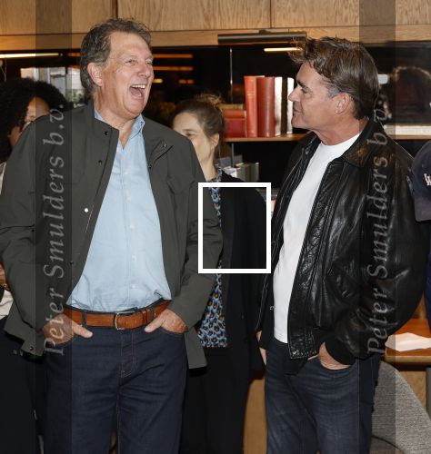 Amsterdam 26 september 2025
Boekpresentatie Simone v d Ende in restaurant Rijks . Chantal Janzen ontvangt het eerste boek . Jeroen v d Boom en Robert ten Brink