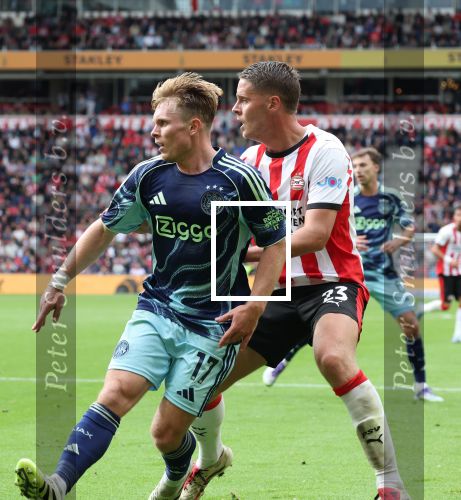 Eindhoven, 21 September 2025
PSV-AJAX, Eindstand 2-2
Kompetitie seizoen 2025-2026
Joey Veerman met Oliver Edvardsen
