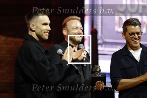 Tilburg 29 september 2025
Buma prijzen worden uitgereikt in 013 in Tilburg . John Dirne krijgt prijs uit houden Nicky Romero
