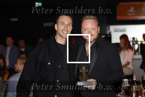 Tilburg 29 september 2025
Buma prijzen worden uitgereikt in 013 in Tilburg . John Dirne krijgt prijs uit houden Nicky Romero