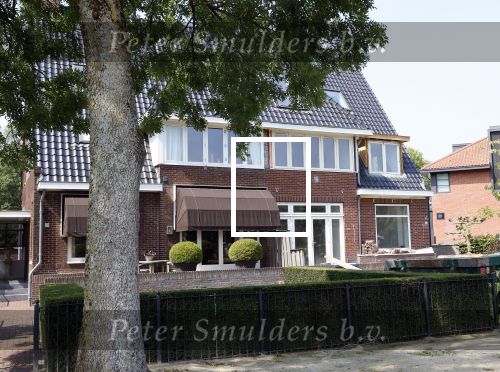 Amsterdam 14 augustus 2025
Johnny Heitinga met zijn vrouw Charlotte en hun dochters  Jezebel en Rixo op straat in Amsterdam zuid.