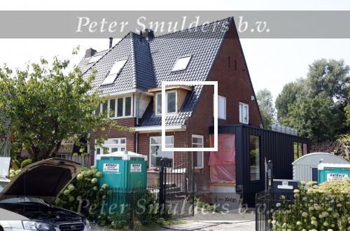 Amstelveen 14 augustus 2025
Johnny Heitinga met zijn vrouw Charlotte hebben een nieuw huis aan de Amstel gekocht . Het wordt momenteel verbouwd.