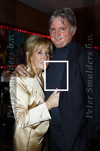 Rotterdam 7 november 2022
Premiere Casa Coco met oa Gerard Cox Joke Bruijs Loes Luca Katja Schuurman Frederique Spigt Bruni Heinke Oscar Aerts Chris Tates Richard Groenendijk en Pamela Teves. Joke met partner Frits Landesbergen