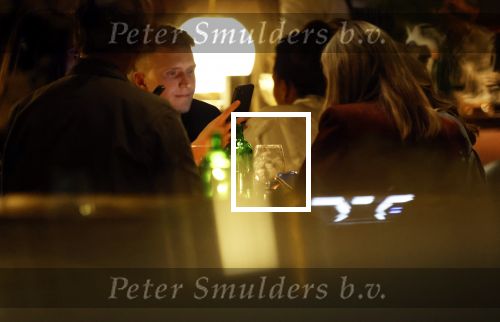 Amsterdam 11 september 2025
Linda de Mol Jeroen Rietbergen Noa Vahle Julian Vahle en zijn vriendin Chelsea Weimar zijn gezellig uitetetn in de nieuwe Hotspot van Amsterdam Restaurant Toet . Ook Ruud Gullit en zijn vriendin Karin de Rooij waren aanwezig .