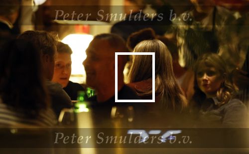 Amsterdam 11 september 2025
Linda de Mol Jeroen Rietbergen Noa Vahle Julian Vahle en zijn vriendin Chelsea Weimar zijn gezellig uitetetn in de nieuwe Hotspot van Amsterdam Restaurant Toet . Ook Ruud Gullit en zijn vriendin Karin de Rooij waren aanwezig .