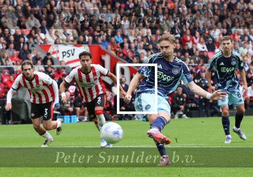 Eindhoven, 21 September 2025
PSV-AJAX, Eindstand 2-2
Kompetitie seizoen 2025-2026
Kenneth Taylor scoort uit penalty 1-1