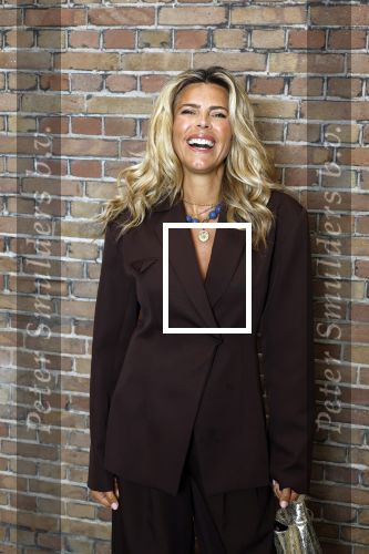 Amsterdam 18 september 2025
Prinses Eloise organiseert samen met Attire Amsterdam en My Lima Lima een modeshow . Haar ouders, Prins Constantijn en moeder Prinses Laurentien zijn natuurlijk aanwezig . Kim Kotter