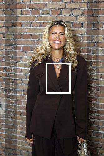 Amsterdam 18 september 2025
Prinses Eloise organiseert samen met Attire Amsterdam en My Lima Lima een modeshow . Haar ouders, Prins Constantijn en moeder Prinses Laurentien zijn natuurlijk aanwezig . Kim Kotter
