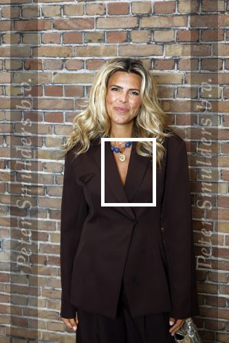 Amsterdam 18 september 2025
Prinses Eloise organiseert samen met Attire Amsterdam en My Lima Lima een modeshow . Haar ouders, Prins Constantijn en moeder Prinses Laurentien zijn natuurlijk aanwezig . Kim Kotter