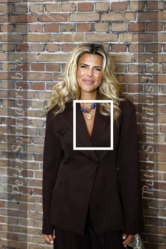 Amsterdam 18 september 2025
Prinses Eloise organiseert samen met Attire Amsterdam en My Lima Lima een modeshow . Haar ouders, Prins Constantijn en moeder Prinses Laurentien zijn natuurlijk aanwezig . Kim Kotter