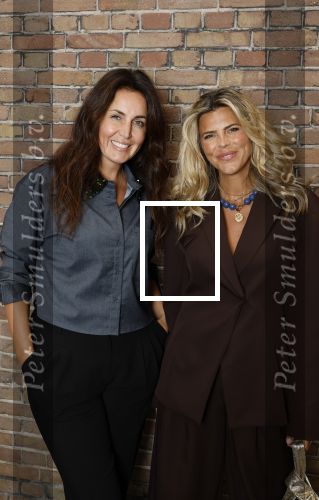 Amsterdam 18 september 2025
Prinses Eloise organiseert samen met Attire Amsterdam en My Lima Lima een modeshow . Haar ouders, Prins Constantijn en moeder Prinses Laurentien zijn natuurlijk aanwezig . Kirsten Schilder en Kim Kotter