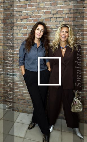 Amsterdam 18 september 2025
Prinses Eloise organiseert samen met Attire Amsterdam en My Lima Lima een modeshow . Haar ouders, Prins Constantijn en moeder Prinses Laurentien zijn natuurlijk aanwezig . Kirsten Schilder en Kim Kotter