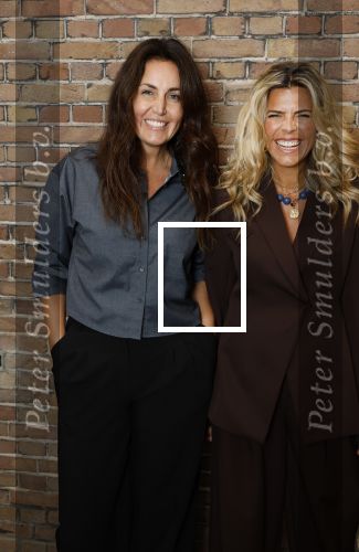 Amsterdam 18 september 2025
Prinses Eloise organiseert samen met Attire Amsterdam en My Lima Lima een modeshow . Haar ouders, Prins Constantijn en moeder Prinses Laurentien zijn natuurlijk aanwezig . Kirsten Schilder en Kim Kotter