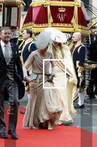 Den Haag 16 september 2025
Prinsjesdag 2025 met aanwezig namens de koninklijke familie , Koning Willem Alexander Koningin Maxima Prinses Amalia Prinses Alexia Prinses Ariane Prins Constantijn en Prinses Laurentien . Koningin Maxima viel bijna op de rode loper