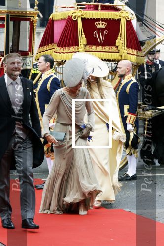 Den Haag 16 september 2025
Prinsjesdag 2025 met aanwezig namens de koninklijke familie , Koning Willem Alexander Koningin Maxima Prinses Amalia Prinses Alexia Prinses Ariane Prins Constantijn en Prinses Laurentien . Koningin Maxima viel bijna op de rode loper
