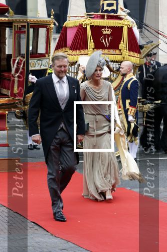 Den Haag 16 september 2025
Prinsjesdag 2025 met aanwezig namens de koninklijke familie , Koning Willem Alexander Koningin Maxima Prinses Amalia Prinses Alexia Prinses Ariane Prins Constantijn en Prinses Laurentien . Koningin Maxima viel bijna op de rode loper