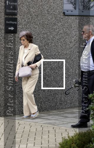 Rotterdam 20 september 2025
Crematie Gerard Cox bij crematorium de Hoeksche Waard. Lee Towers met zijn vrouw Laura