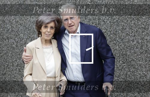 Rotterdam 20 september 2025
Crematie Gerard Cox bij crematorium de Hoeksche Waard. Lee Towers met zijn vrouw Laura