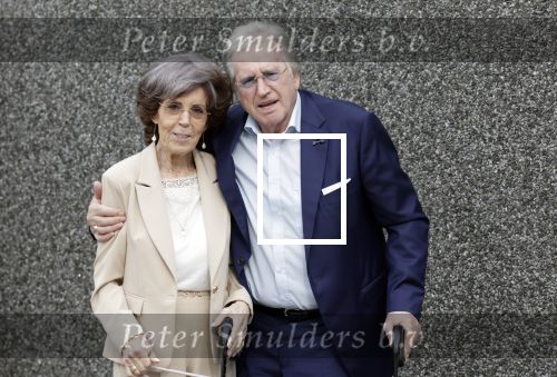 Rotterdam 20 september 2025
Crematie Gerard Cox bij crematorium de Hoeksche Waard. Lee Towers met zijn vrouw Laura