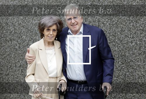 Rotterdam 20 september 2025
Crematie Gerard Cox bij crematorium de Hoeksche Waard. Lee Towers met zijn vrouw Laura