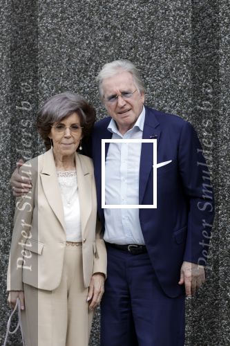 Rotterdam 20 september 2025
Crematie Gerard Cox bij crematorium de Hoeksche Waard. Lee Towers met zijn vrouw Laura