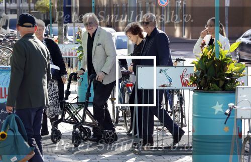 Rotterdam 22 september 2025
Herdenkingsbijeenkomst voor Joke Bruijs in Theater Walhalla . Lee Towers kwam met zijn vrouw Laura en dochter Claudia