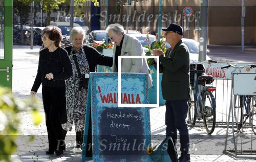 Rotterdam 22 september 2025
Herdenkingsbijeenkomst voor Joke Bruijs in Theater Walhalla . Lee Towers kwam met zijn vrouw Laura en dochter Claudia