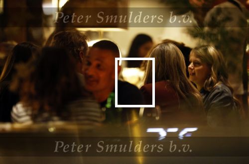 Amsterdam 11 september 2025
Linda de Mol Jeroen Rietbergen Noa Vahle Julian Vahle en zijn vriendin Chelsea Weimar zijn gezellig uitetetn in de nieuwe Hotspot van Amsterdam Restaurant Toet . Ook Ruud Gullit en zijn vriendin Karin de Rooij waren aanwezig .