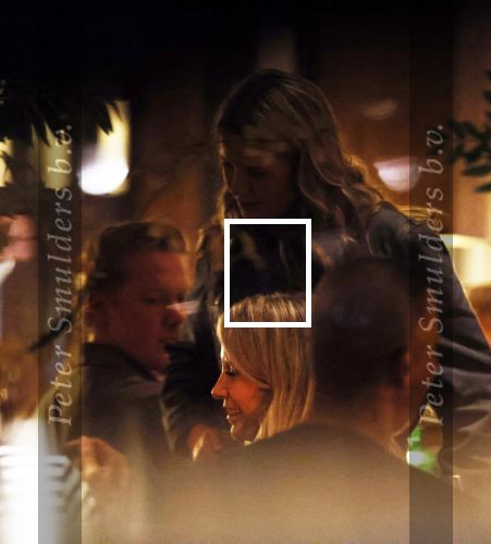 Amsterdam 11 september 2025
Linda de Mol Jeroen Rietbergen Noa Vahle Julian Vahle en zijn vriendin Chelsea Weimar zijn gezellig uitetetn in de nieuwe Hotspot van Amsterdam Restaurant Toet . Ook Ruud Gullit en zijn vriendin Karin de Rooij waren aanwezig .