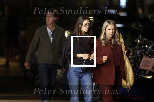 Amsterdam 11 september 2025
Linda de Mol Jeroen Rietbergen Noa Vahle Julian Vahle en zijn vriendin Chelsea Weimar zijn gezellig uitetetn in de nieuwe Hotspot van Amsterdam Restaurant Toet . Ook Ruud Gullit en zijn vriendin Karin de Rooij waren aanwezig .