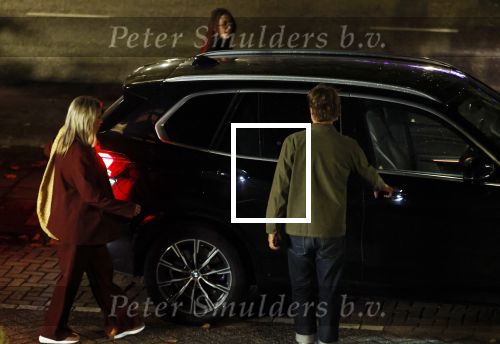 Amsterdam 11 september 2025
Linda de Mol Jeroen Rietbergen Noa Vahle Julian Vahle en zijn vriendin Chelsea Weimar zijn gezellig uitetetn in de nieuwe Hotspot van Amsterdam Restaurant Toet . Ook Ruud Gullit en zijn vriendin Karin de Rooij waren aanwezig .