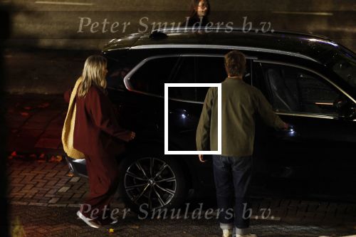 Amsterdam 11 september 2025
Linda de Mol Jeroen Rietbergen Noa Vahle Julian Vahle en zijn vriendin Chelsea Weimar zijn gezellig uitetetn in de nieuwe Hotspot van Amsterdam Restaurant Toet . Ook Ruud Gullit en zijn vriendin Karin de Rooij waren aanwezig .