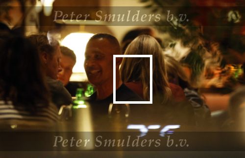 Amsterdam 11 september 2025
Linda de Mol Jeroen Rietbergen Noa Vahle Julian Vahle en zijn vriendin Chelsea Weimar zijn gezellig uitetetn in de nieuwe Hotspot van Amsterdam Restaurant Toet . Ook Ruud Gullit en zijn vriendin Karin de Rooij waren aanwezig .