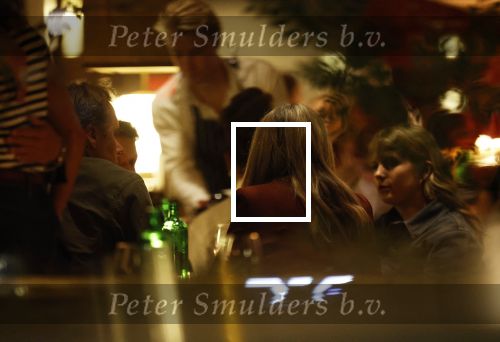 Amsterdam 11 september 2025
Linda de Mol Jeroen Rietbergen Noa Vahle Julian Vahle en zijn vriendin Chelsea Weimar zijn gezellig uitetetn in de nieuwe Hotspot van Amsterdam Restaurant Toet . Ook Ruud Gullit en zijn vriendin Karin de Rooij waren aanwezig .