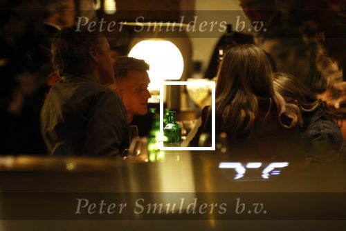 Amsterdam 11 september 2025
Linda de Mol Jeroen Rietbergen Noa Vahle Julian Vahle en zijn vriendin Chelsea Weimar zijn gezellig uitetetn in de nieuwe Hotspot van Amsterdam Restaurant Toet . Ook Ruud Gullit en zijn vriendin Karin de Rooij waren aanwezig .