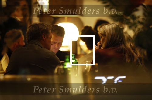 Amsterdam 11 september 2025
Linda de Mol Jeroen Rietbergen Noa Vahle Julian Vahle en zijn vriendin Chelsea Weimar zijn gezellig uitetetn in de nieuwe Hotspot van Amsterdam Restaurant Toet . Ook Ruud Gullit en zijn vriendin Karin de Rooij waren aanwezig .