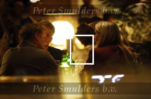 Amsterdam 11 september 2025
Linda de Mol Jeroen Rietbergen Noa Vahle Julian Vahle en zijn vriendin Chelsea Weimar zijn gezellig uitetetn in de nieuwe Hotspot van Amsterdam Restaurant Toet . Ook Ruud Gullit en zijn vriendin Karin de Rooij waren aanwezig .