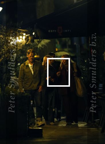 Amsterdam 11 september 2025
Linda de Mol Jeroen Rietbergen Noa Vahle Julian Vahle en zijn vriendin Chelsea Weimar zijn gezellig uitetetn in de nieuwe Hotspot van Amsterdam Restaurant Toet . Ook Ruud Gullit en zijn vriendin Karin de Rooij waren aanwezig .
