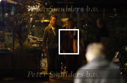 Amsterdam 11 september 2025
Linda de Mol Jeroen Rietbergen Noa Vahle Julian Vahle en zijn vriendin Chelsea Weimar zijn gezellig uitetetn in de nieuwe Hotspot van Amsterdam Restaurant Toet . Ook Ruud Gullit en zijn vriendin Karin de Rooij waren aanwezig .