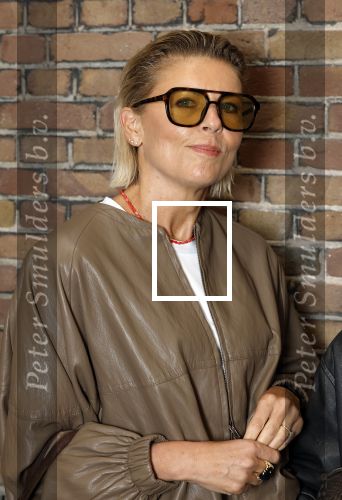 Amsterdam 18 september 2025
Prinses Eloise organiseert samen met Attire Amsterdam en My Lima Lima een modeshow . Haar ouders, Prins Constantijn en moeder Prinses Laurentien zijn natuurlijk aanwezig . Lonneke Noteboom met schoondochter