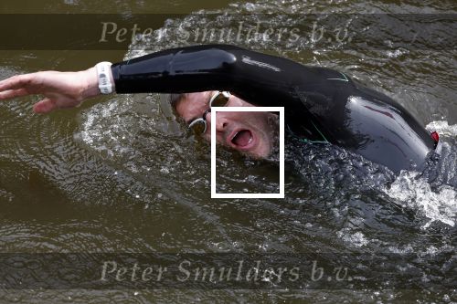 Amsterdam 6  september 2025
Maarten v d Weijden zwemt 75 km in 24 uur voor Jeugdfonds Sport Cultuur amsterdam . Zijn vriendin Anne begeleidt hem met een sloep .